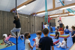 Du cirque à l’école publique de la Chapelle-d’Aurec