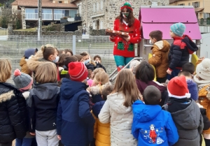 Noël s&#039;invite à l&#039;école de Charrées de Retournac