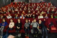 Les enfants au cinéma, les parents dans les magasins