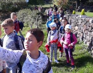 Les Villettes : les écoliers font un P&#039;tit tour à pied à Blanzac