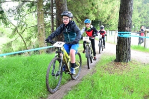 VTT à Sainte-Sigolène : la course des U9 en photos