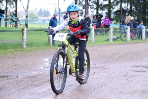 VTT à Sainte-Sigolène : la course des U9 en photos