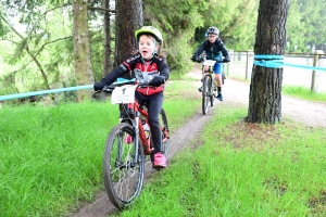 VTT à Sainte-Sigolène : la course des U9 en photos