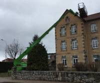 L&#039;intervention des Ets Sarda a permis de remédier au problème sur la toiture de la mairie.