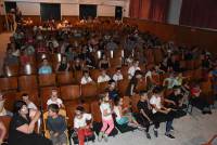 Un spectacle sur le cirque au centre de loisirs avant de partir en vacances