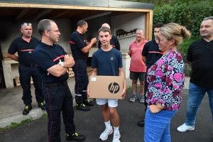 Saint-Julien-Chapteuil : un chèque et un cadeau pour l&#039;Oeuvre des pupilles des pompiers