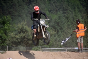 Yssingeaux : 176 pilotes et des poussières au motocross (photos)