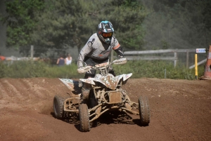 Yssingeaux : 176 pilotes et des poussières au motocross (photos)