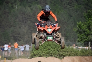 Yssingeaux : 176 pilotes et des poussières au motocross (photos)