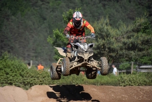 Yssingeaux : 176 pilotes et des poussières au motocross (photos)