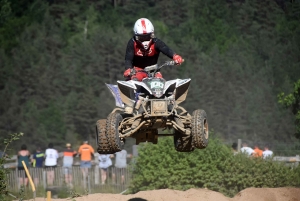 Yssingeaux : 176 pilotes et des poussières au motocross (photos)