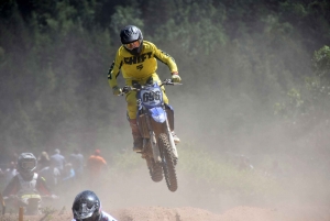 Yssingeaux : 176 pilotes et des poussières au motocross (photos)