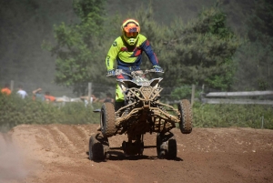 Yssingeaux : 176 pilotes et des poussières au motocross (photos)