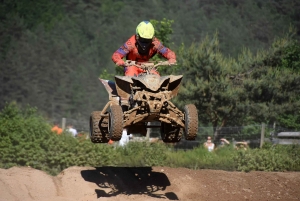 Yssingeaux : 176 pilotes et des poussières au motocross (photos)