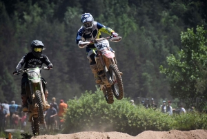 Yssingeaux : 176 pilotes et des poussières au motocross (photos)