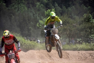 Yssingeaux : 176 pilotes et des poussières au motocross (photos)