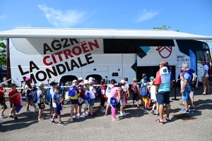 Tout roule pour le départ du Critérium du Dauphiné à Monistrol-sur-Loire (vidéo)