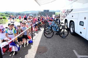 Tout roule pour le départ du Critérium du Dauphiné à Monistrol-sur-Loire (vidéo)