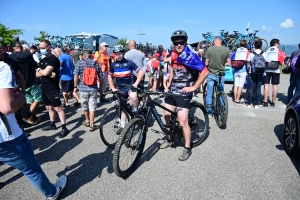 Tout roule pour le départ du Critérium du Dauphiné à Monistrol-sur-Loire (vidéo)