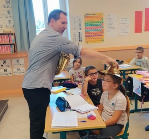 Yssingeaux : trois instruments présentés aux enfants de l&#039;école Jean-de-la-Fontaine