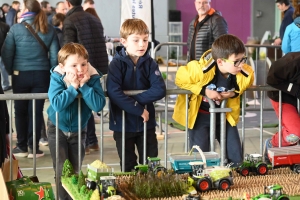 Lapte : un mini-Salon de l&#039;agriculture avec du matériel agricole, forestier et travaux publics (vidéo)