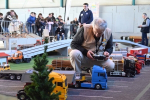 Lapte : un mini-Salon de l&#039;agriculture avec du matériel agricole, forestier et travaux publics (vidéo)