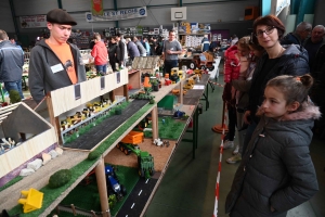 Lapte : un mini-Salon de l&#039;agriculture avec du matériel agricole, forestier et travaux publics (vidéo)