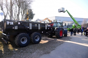 Lapte : un mini-Salon de l&#039;agriculture avec du matériel agricole, forestier et travaux publics (vidéo)