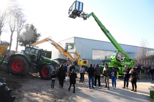 Lapte : un mini-Salon de l&#039;agriculture avec du matériel agricole, forestier et travaux publics (vidéo)