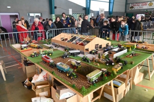 Lapte : un mini-Salon de l&#039;agriculture avec du matériel agricole, forestier et travaux publics (vidéo)