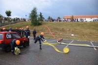 Monistrol-sur-Loire : le drapeau tricolore illustré par les lances des pompiers