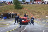 Monistrol-sur-Loire : le drapeau tricolore illustré par les lances des pompiers