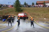 Monistrol-sur-Loire : le drapeau tricolore illustré par les lances des pompiers