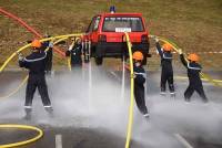 Monistrol-sur-Loire : le drapeau tricolore illustré par les lances des pompiers