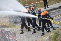 Monistrol-sur-Loire : le drapeau tricolore illustré par les lances des pompiers