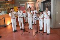 Monistrol-sur-Loire : le drapeau tricolore illustré par les lances des pompiers