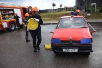 Monistrol-sur-Loire : le drapeau tricolore illustré par les lances des pompiers