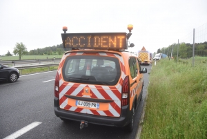 RN88 : un fourgon rempli de volailles part en tonneau à Saint-Maurice-de-Lignon