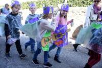 Monistrol-sur-Loire : un Carnaval déjanté et coloré dans les rues (vidéo)