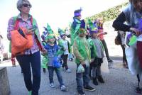 Monistrol-sur-Loire : un Carnaval déjanté et coloré dans les rues (vidéo)