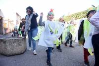 Monistrol-sur-Loire : un Carnaval déjanté et coloré dans les rues (vidéo)