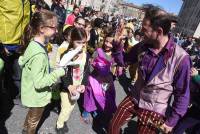 Monistrol-sur-Loire : un Carnaval déjanté et coloré dans les rues (vidéo)