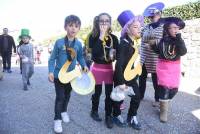 Monistrol-sur-Loire : un Carnaval déjanté et coloré dans les rues (vidéo)