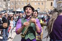 Monistrol-sur-Loire : un Carnaval déjanté et coloré dans les rues (vidéo)