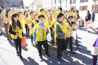 Monistrol-sur-Loire : un Carnaval déjanté et coloré dans les rues (vidéo)