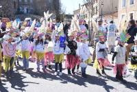 Monistrol-sur-Loire : un Carnaval déjanté et coloré dans les rues (vidéo)