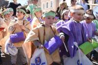 Monistrol-sur-Loire : un Carnaval déjanté et coloré dans les rues (vidéo)