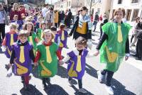 Monistrol-sur-Loire : un Carnaval déjanté et coloré dans les rues (vidéo)