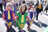 Monistrol-sur-Loire : un Carnaval déjanté et coloré dans les rues (vidéo)