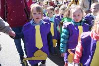 Monistrol-sur-Loire : un Carnaval déjanté et coloré dans les rues (vidéo)